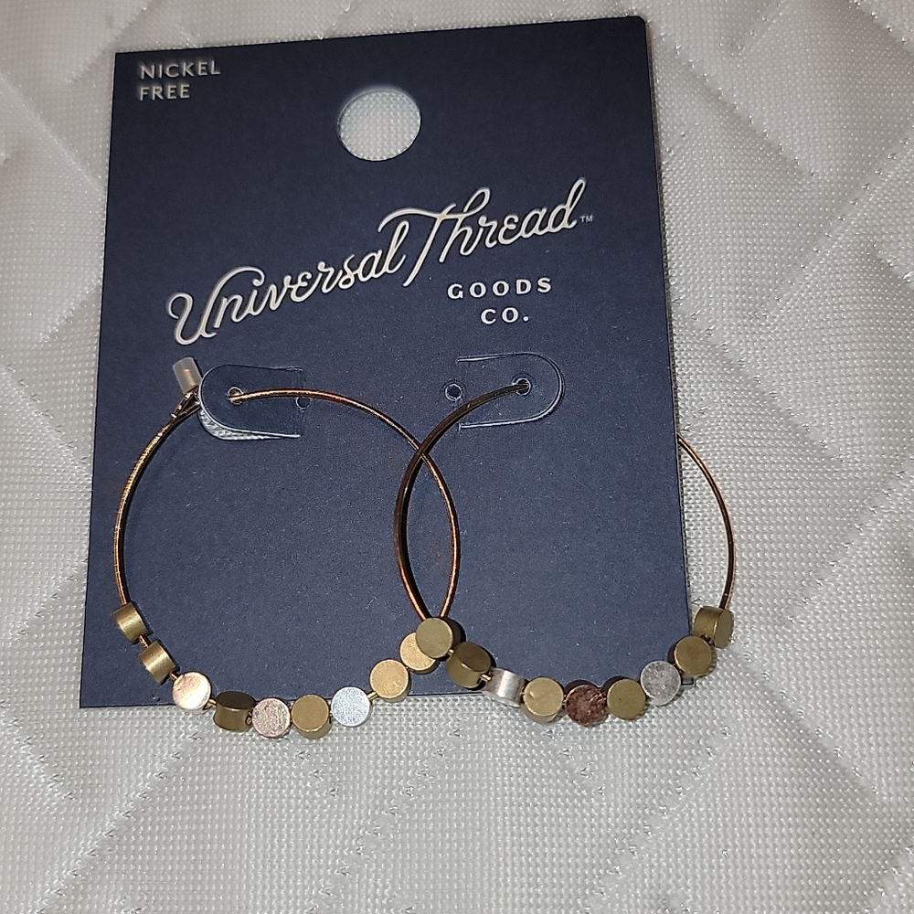 Earings - Picture 3 of 4